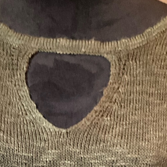 Torrid size 1 army green collar with keyhole and cold shoulder - Picture 5 of 5